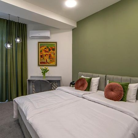 Aurora Hotel By Benefice Ереван Екстериор снимка